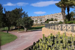 Frontline Golf Living: Spacious 2 Bedroom Apartment with Balcony and Scenic Views