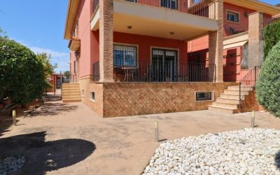Stunning Frontline Golf Villa at Alenda Golf